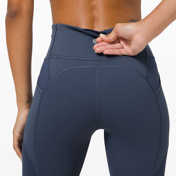 Lululemon navy all the right places crop, size 8 - Picture 3 of 11